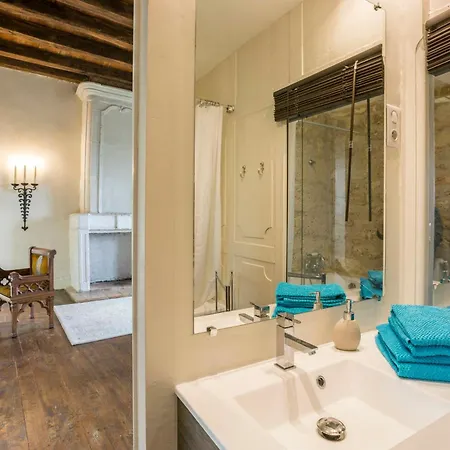 Family Estate Near A Romanesque Church * Sers (Charente)